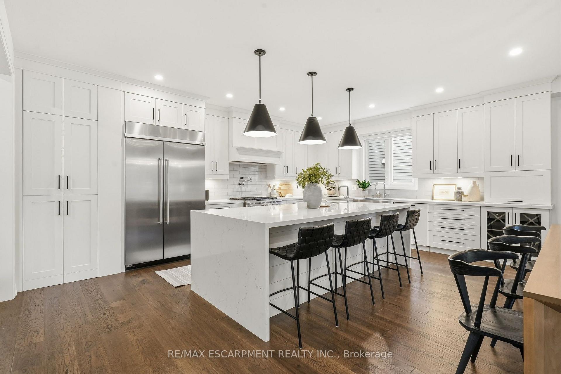 Photo 7 of 420 Oakwood Drive, Burlington, Roseland — HOMEH