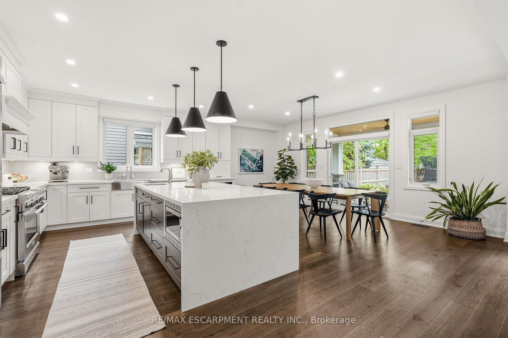 Photo 8 of 420 Oakwood Drive, Burlington, Roseland — HOMEH