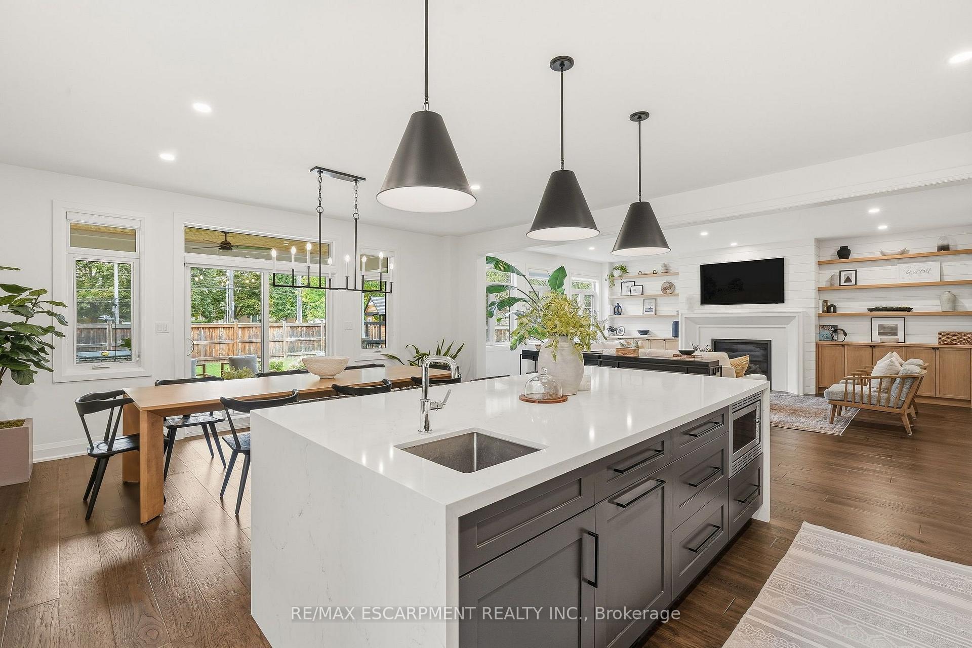 Photo 13 of 420 Oakwood Drive, Burlington, Roseland — HOMEH