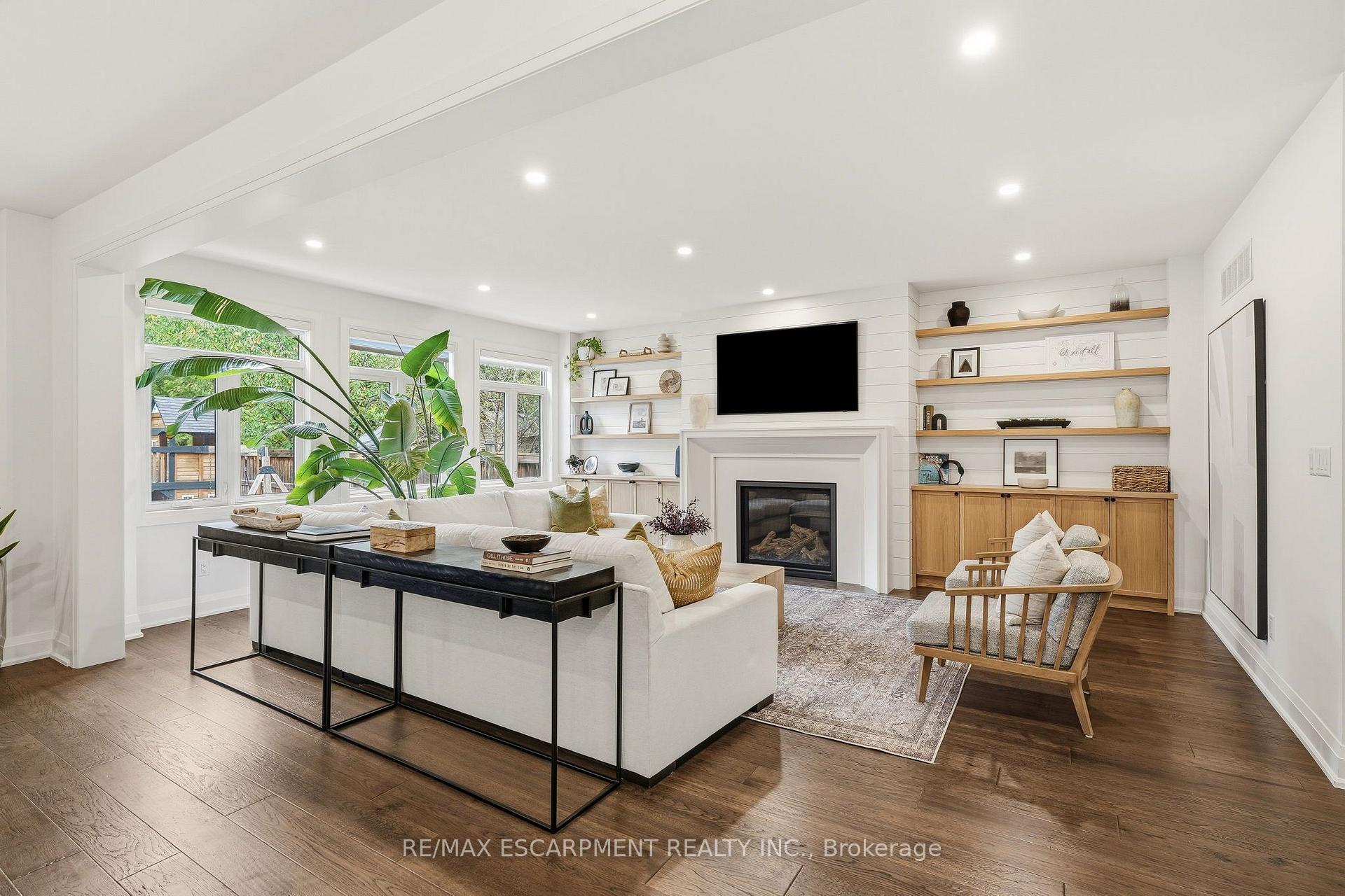 Photo 15 of 420 Oakwood Drive, Burlington, Roseland — HOMEH