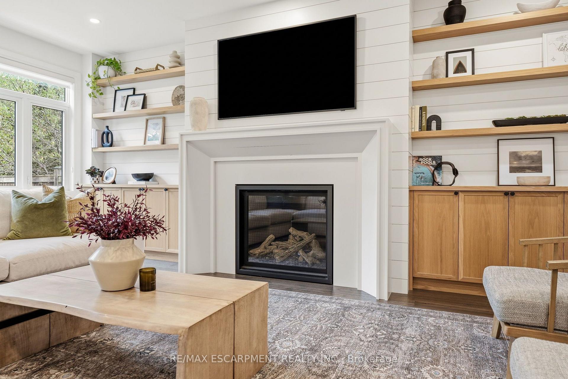 Photo 17 of 420 Oakwood Drive, Burlington, Roseland — HOMEH
