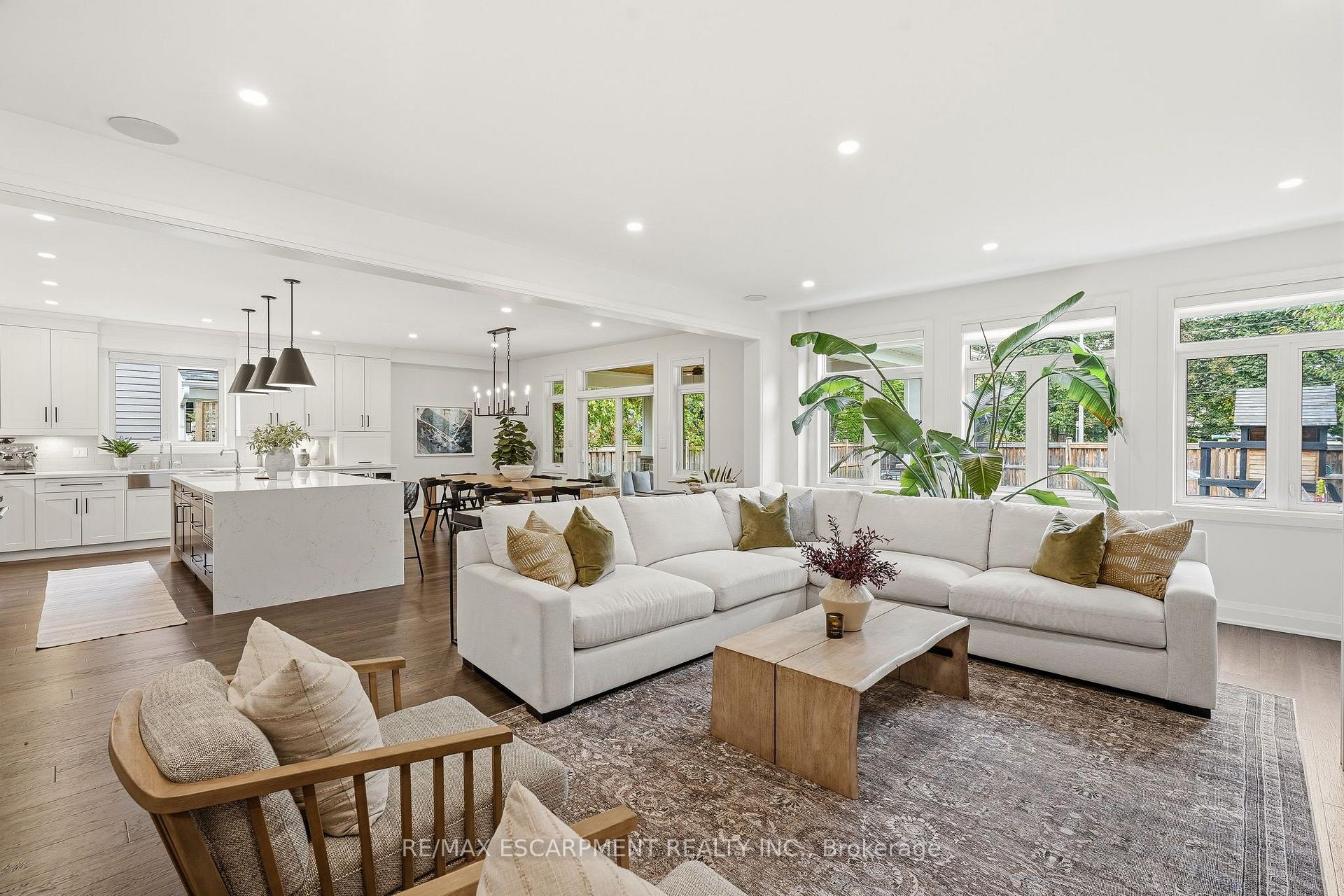 Photo 19 of 420 Oakwood Drive, Burlington, Roseland — HOMEH