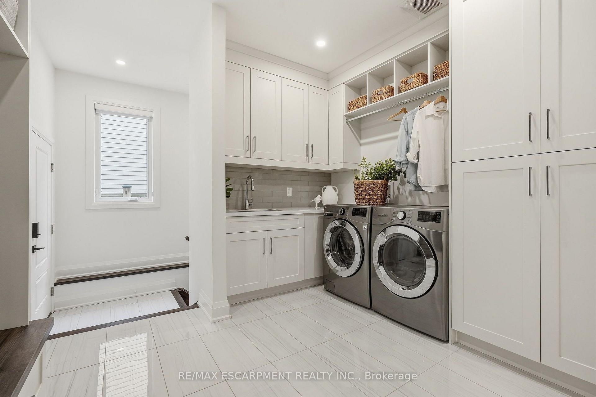 Photo 21 of 420 Oakwood Drive, Burlington, Roseland — HOMEH
