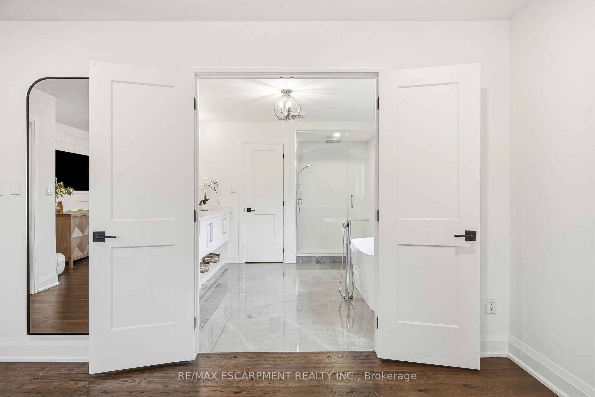 Photo 28 of 420 Oakwood Drive, Burlington, Roseland — HOMEH
