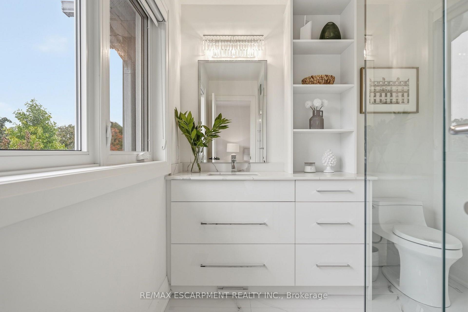 Photo 32 of 420 Oakwood Drive, Burlington, Roseland — HOMEH