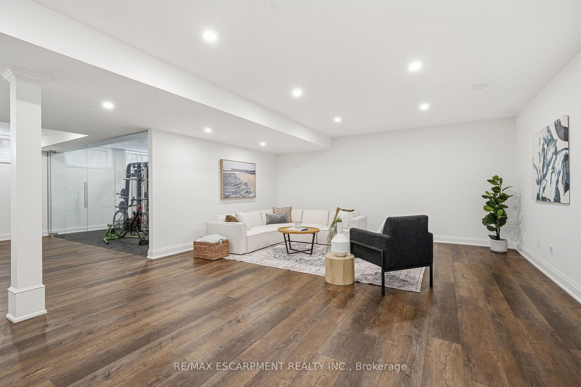Photo 37 of 420 Oakwood Drive, Burlington, Roseland — HOMEH