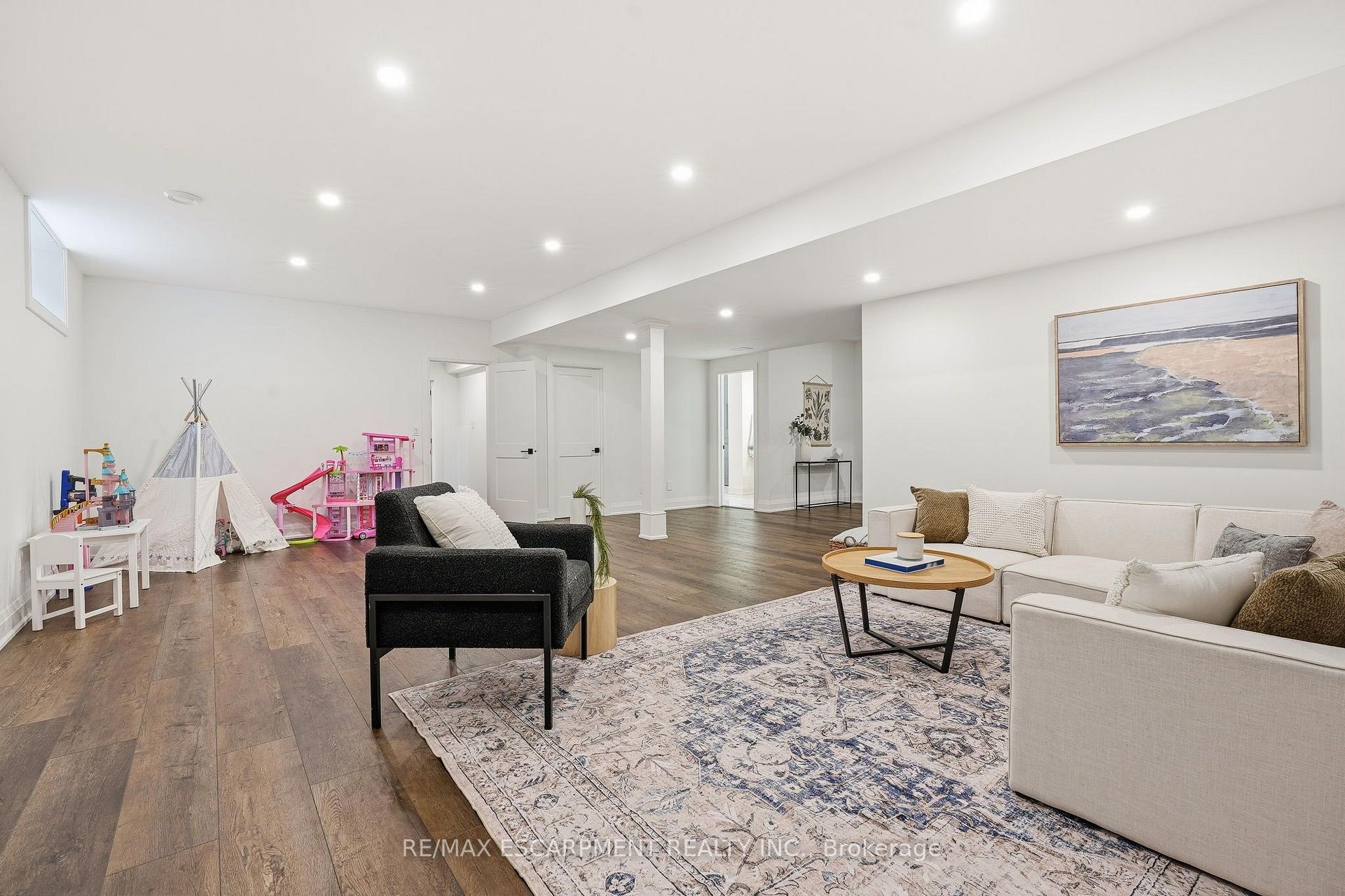 Photo 38 of 420 Oakwood Drive, Burlington, Roseland — HOMEH