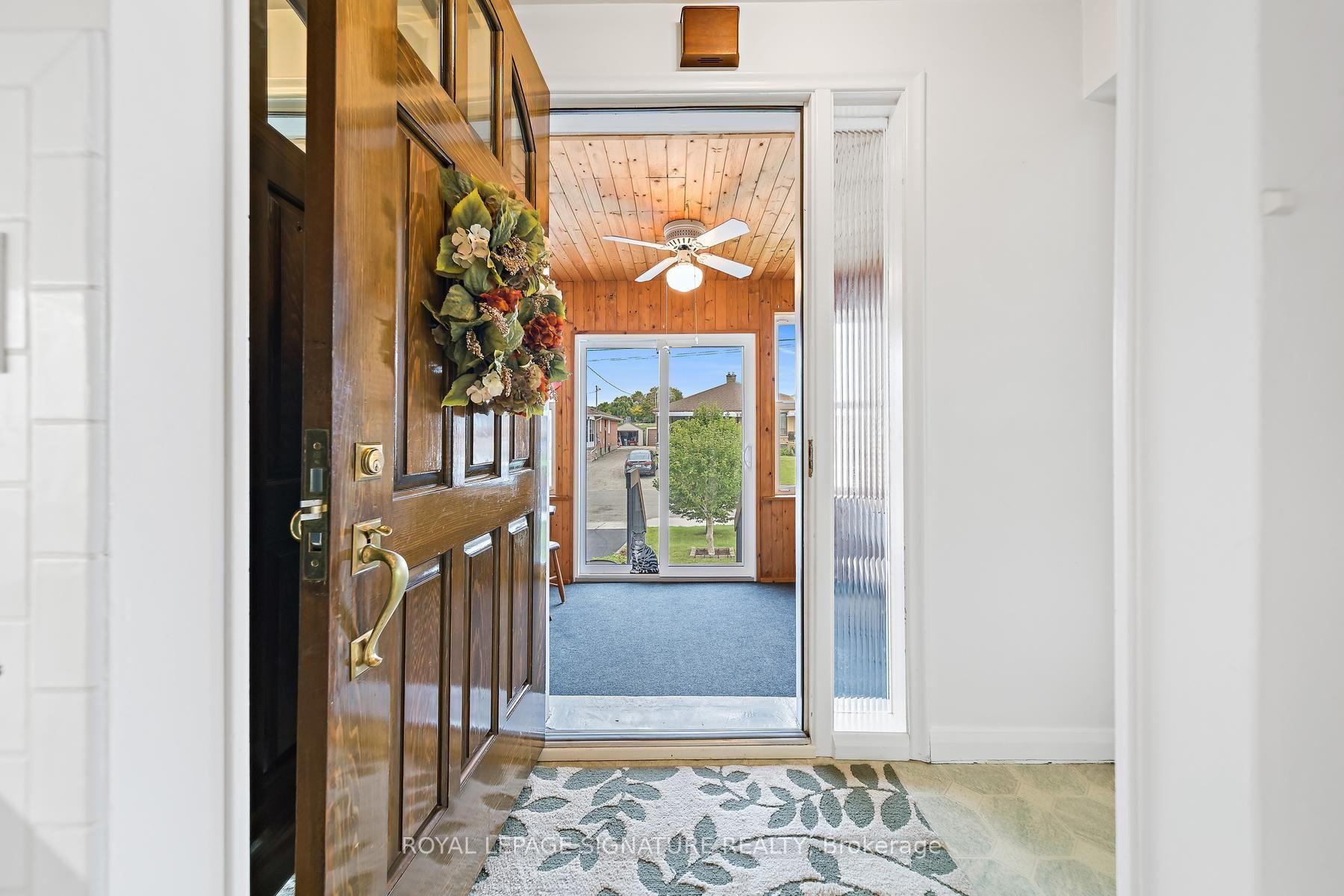 Photo 3 of 29 Heavitree Drive, North York, Downsview-Roding-CFB — HOMEH