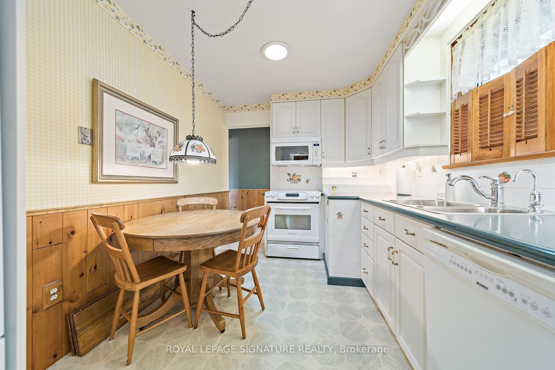 Photo 11 of 29 Heavitree Drive, North York, Downsview-Roding-CFB — HOMEH