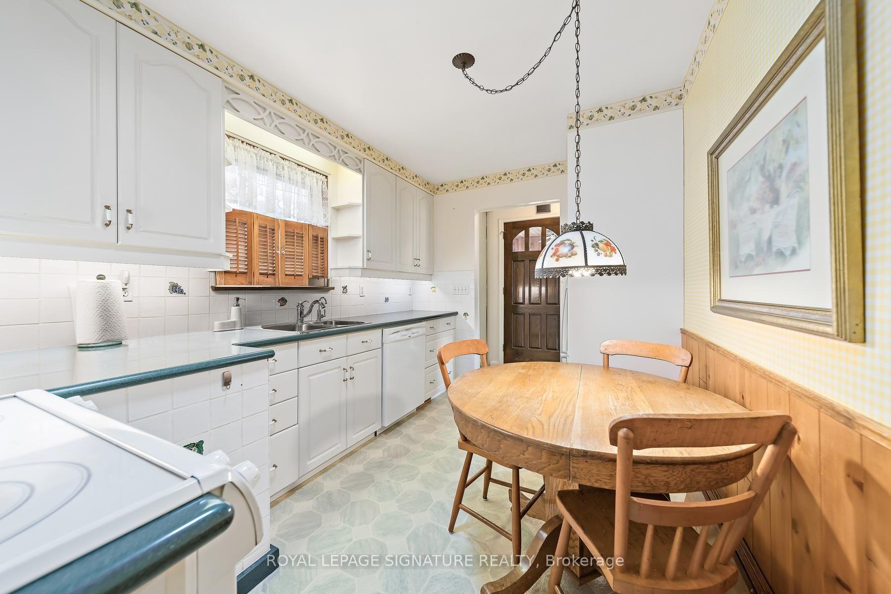 Photo 12 of 29 Heavitree Drive, North York, Downsview-Roding-CFB — HOMEH