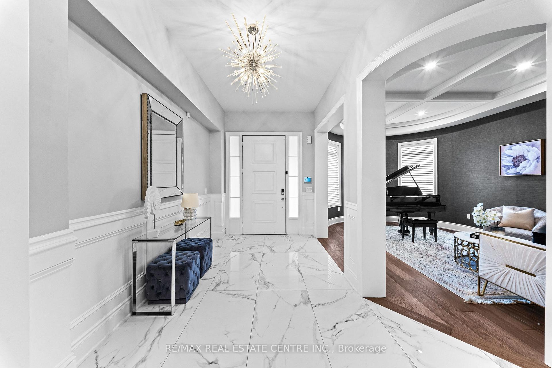 Photo 3 of 10 Rolling Green Court, Vaughan, Kleinburg — HOMEH
