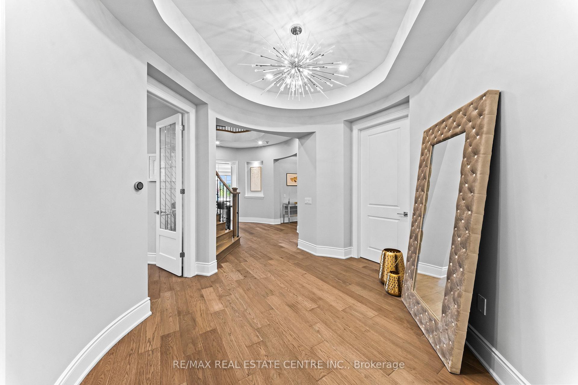 Photo 6 of 10 Rolling Green Court, Vaughan, Kleinburg — HOMEH