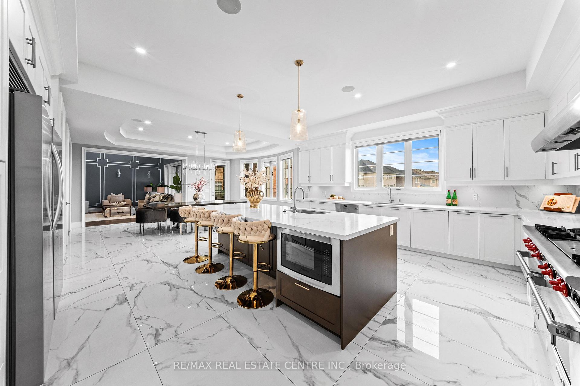 Photo 12 of 10 Rolling Green Court, Vaughan, Kleinburg — HOMEH