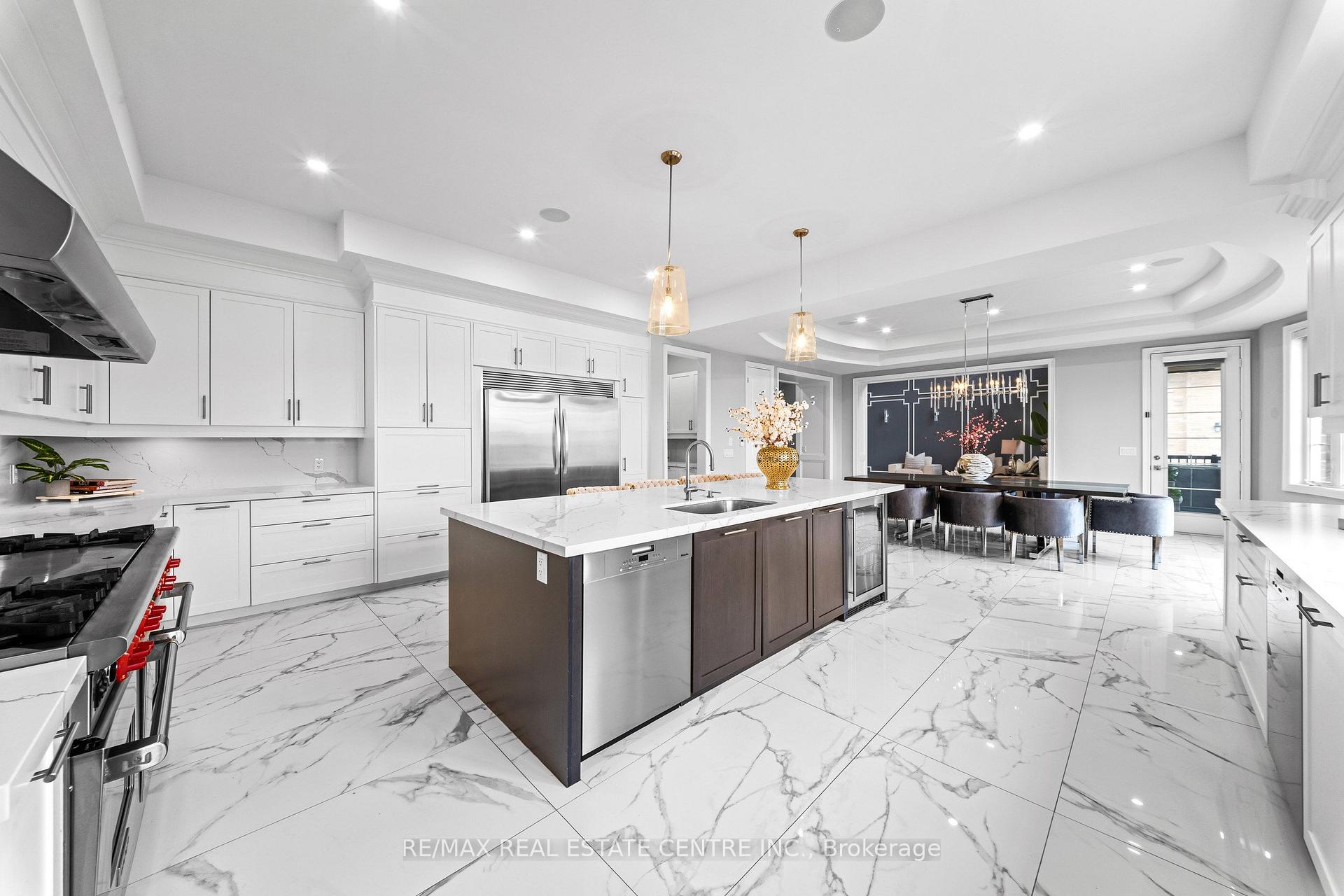 Photo 13 of 10 Rolling Green Court, Vaughan, Kleinburg — HOMEH