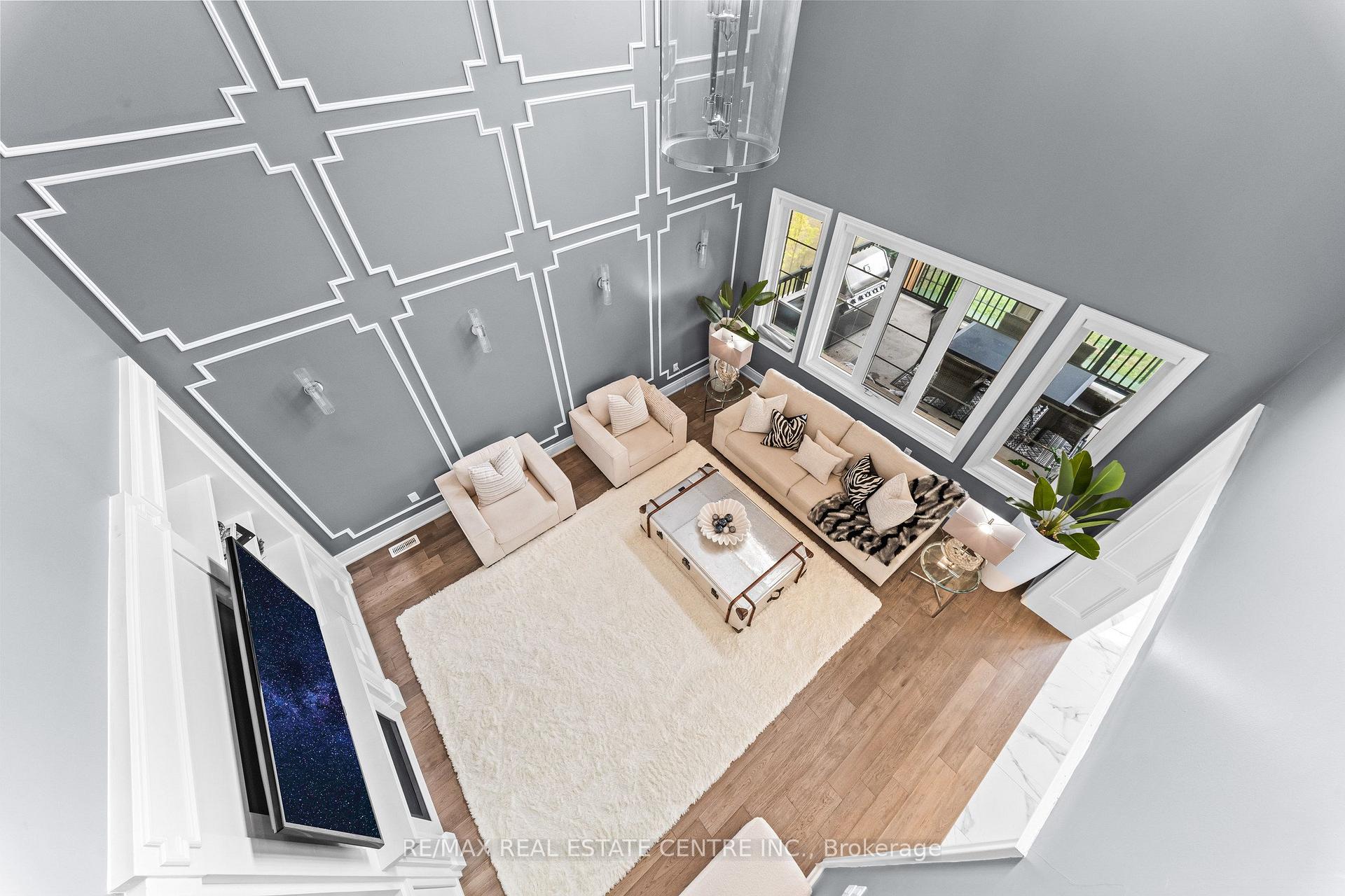 Photo 19 of 10 Rolling Green Court, Vaughan, Kleinburg — HOMEH