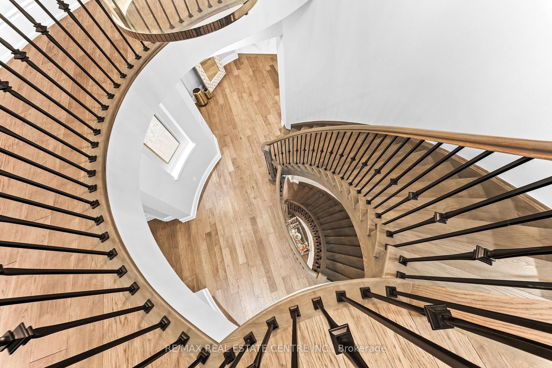 Photo 22 of 10 Rolling Green Court, Vaughan, Kleinburg — HOMEH
