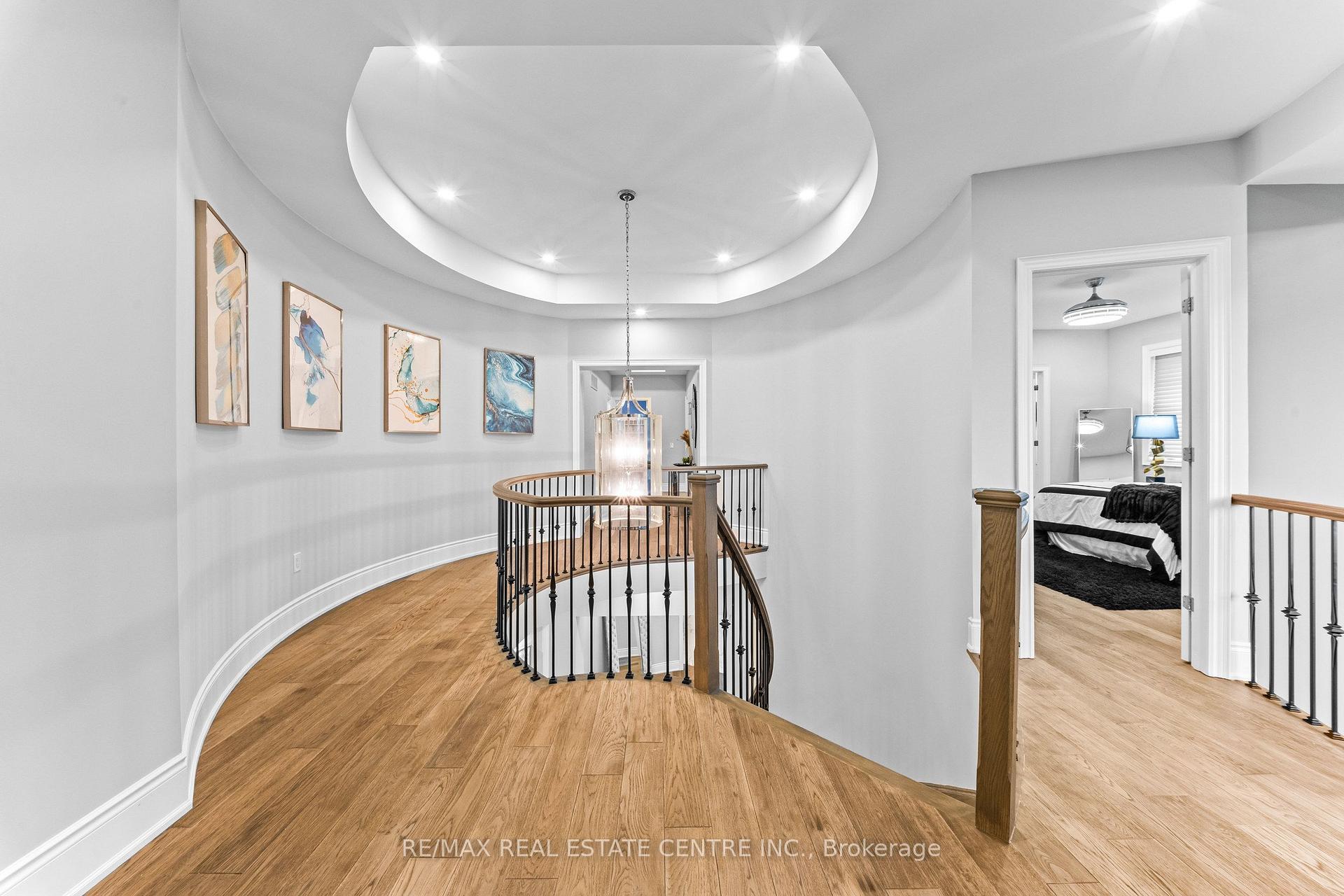 Photo 23 of 10 Rolling Green Court, Vaughan, Kleinburg — HOMEH