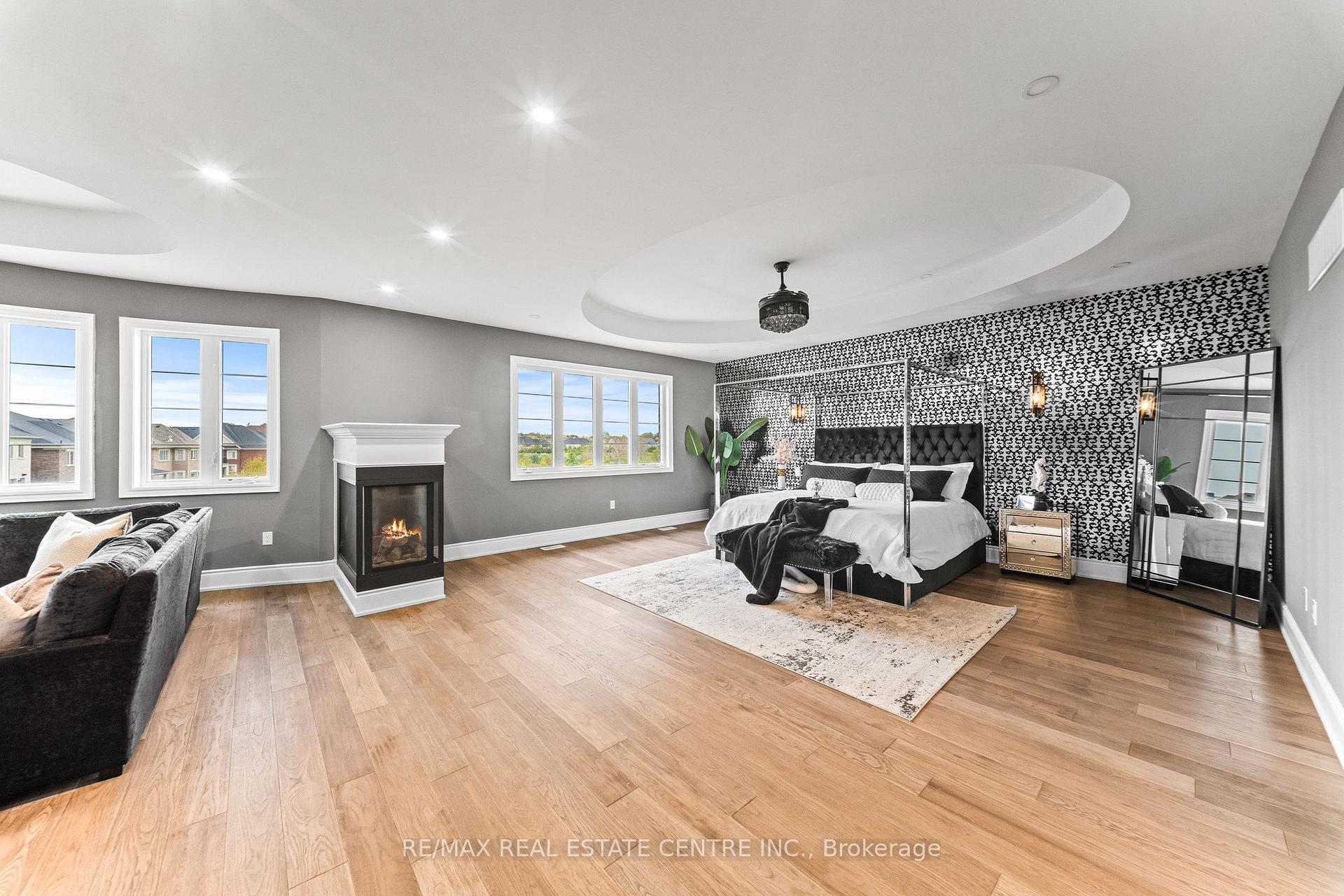 Photo 24 of 10 Rolling Green Court, Vaughan, Kleinburg — HOMEH