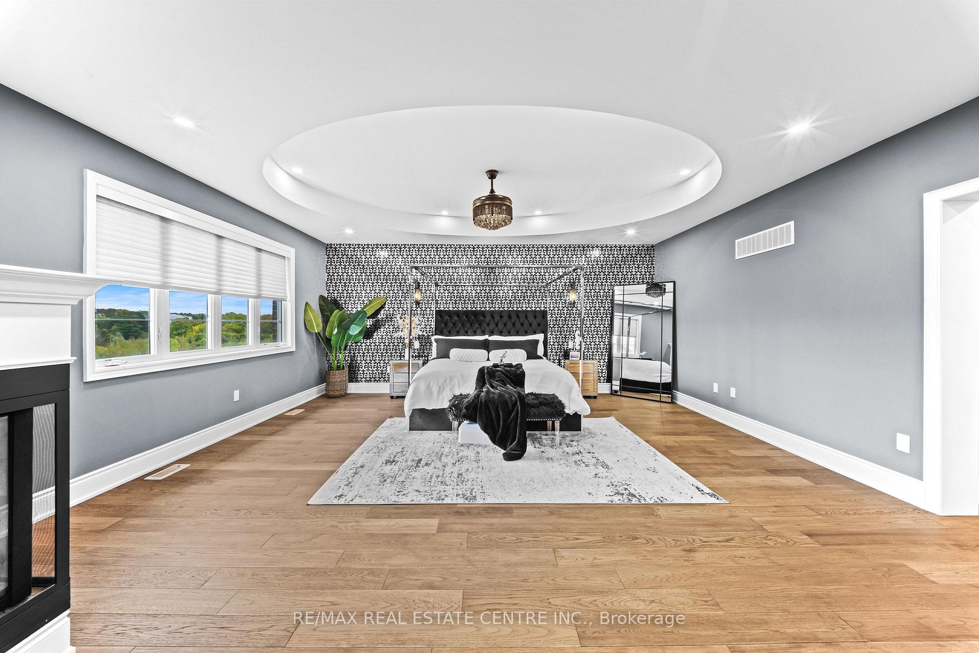 Photo 25 of 10 Rolling Green Court, Vaughan, Kleinburg — HOMEH