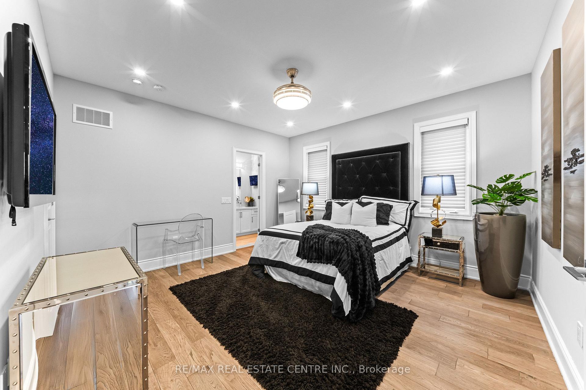 Photo 32 of 10 Rolling Green Court, Vaughan, Kleinburg — HOMEH