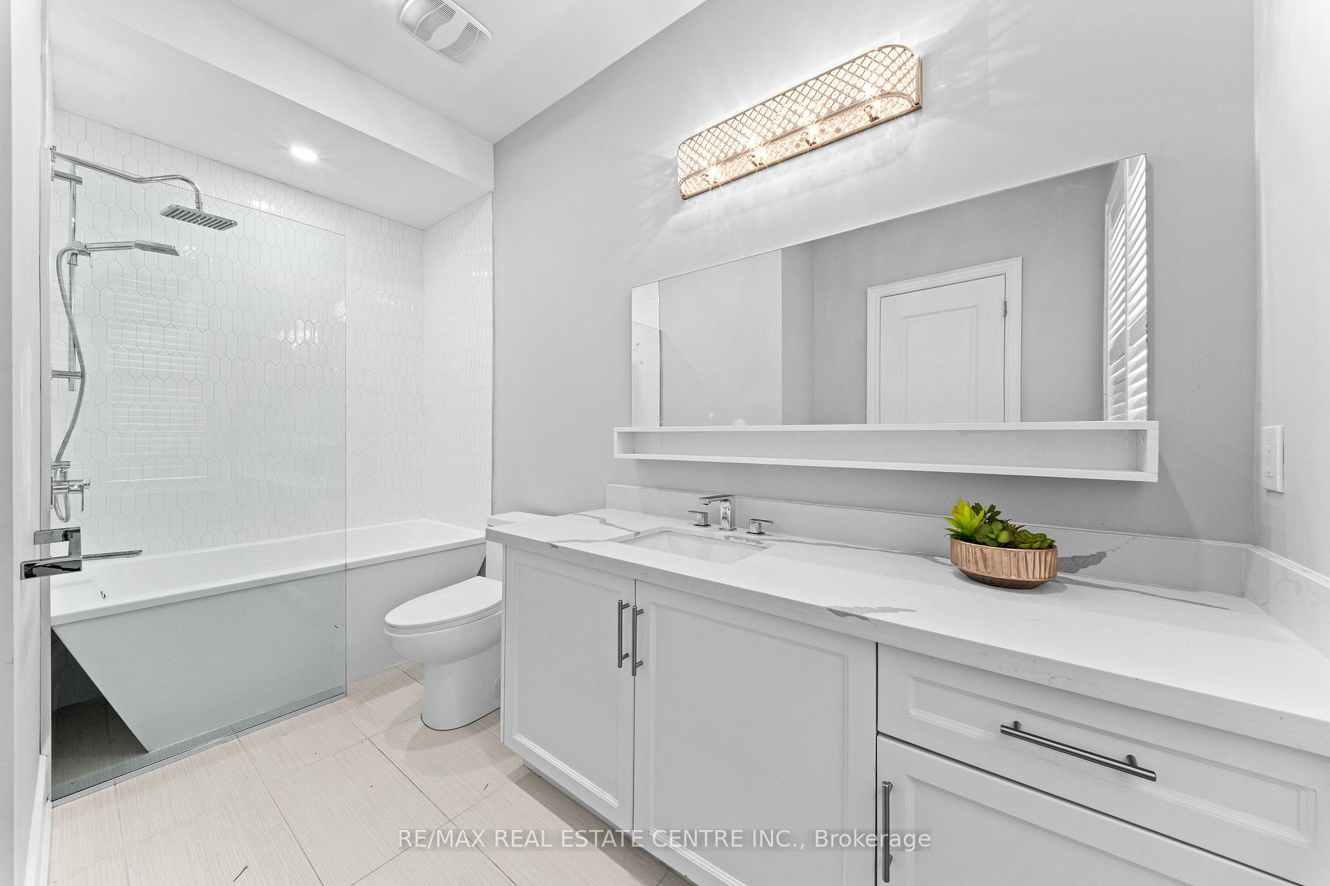 Photo 37 of 10 Rolling Green Court, Vaughan, Kleinburg — HOMEH