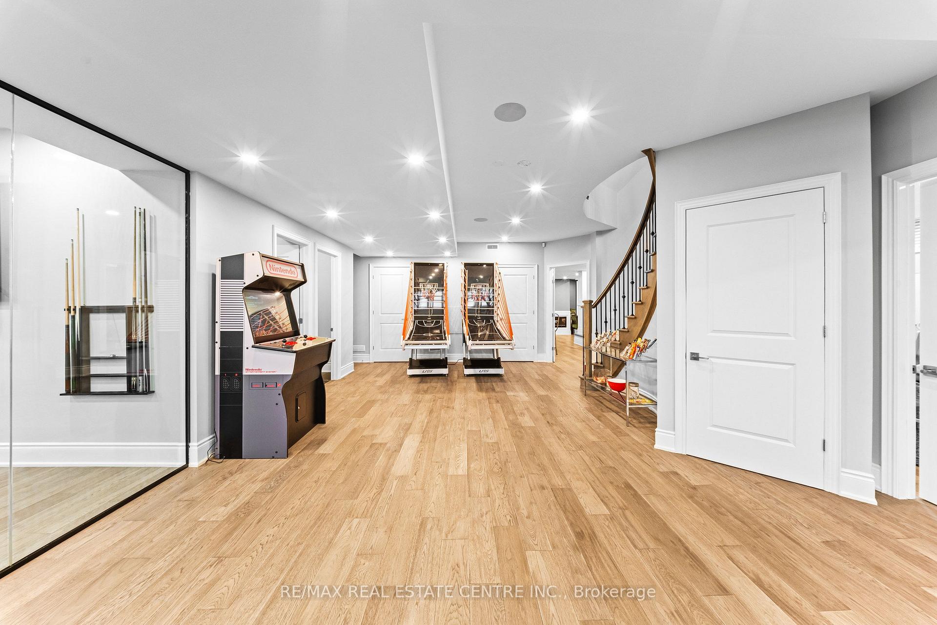 Photo 39 of 10 Rolling Green Court, Vaughan, Kleinburg — HOMEH