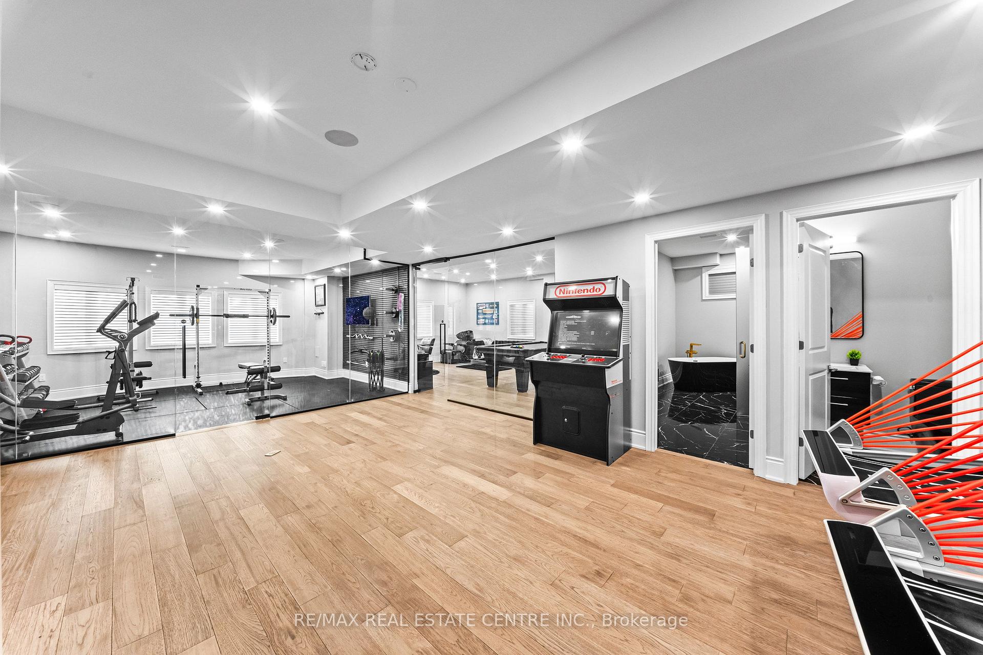 Photo 40 of 10 Rolling Green Court, Vaughan, Kleinburg — HOMEH