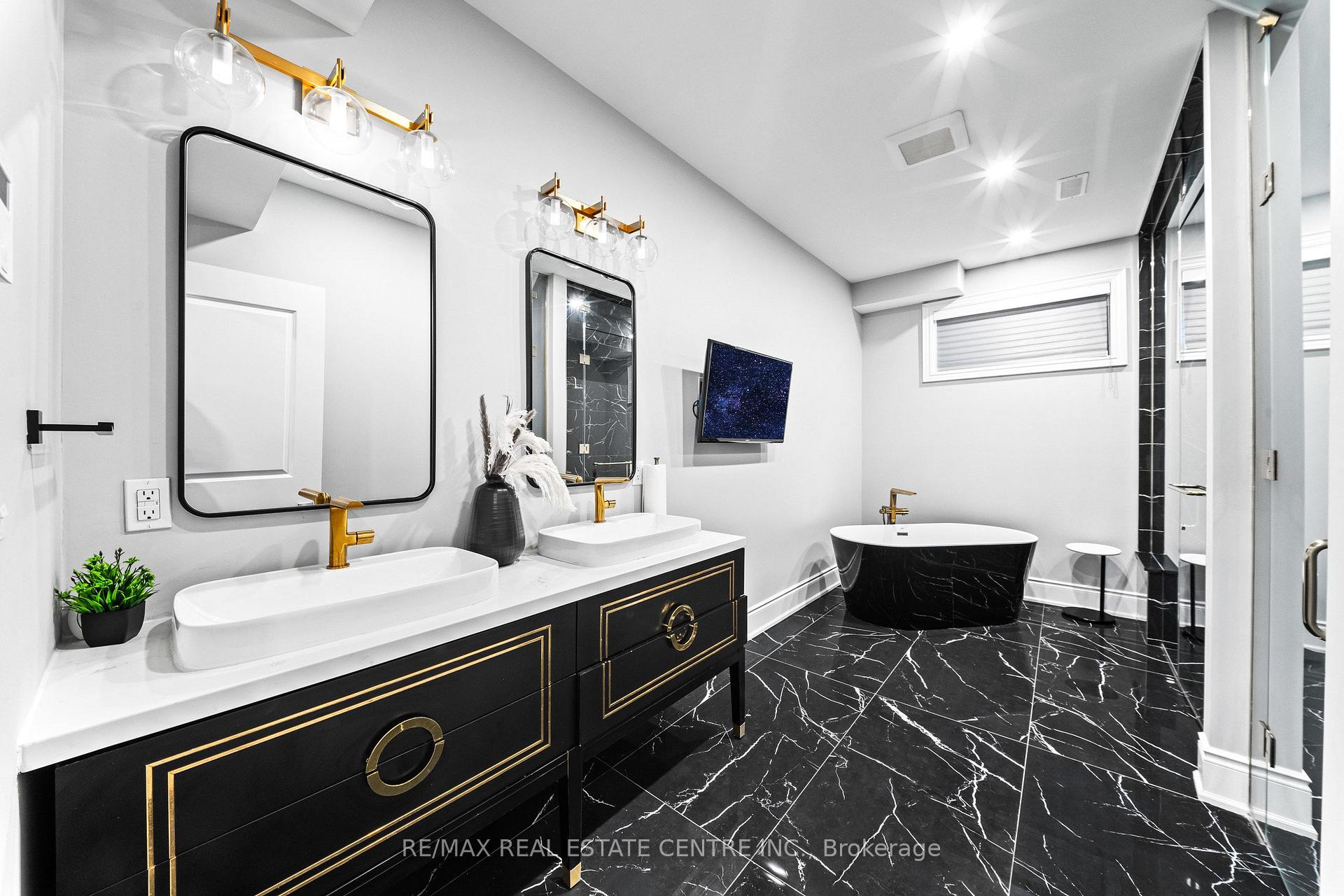 Photo 46 of 10 Rolling Green Court, Vaughan, Kleinburg — HOMEH
