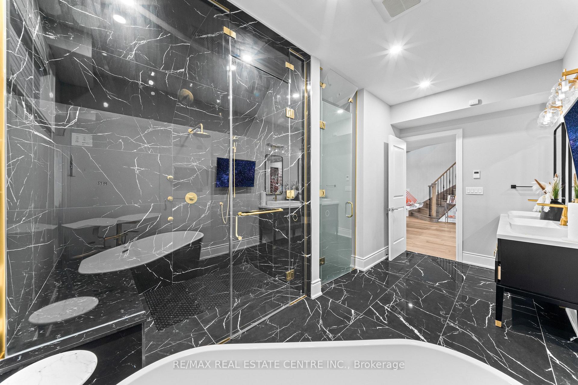 Photo 47 of 10 Rolling Green Court, Vaughan, Kleinburg — HOMEH
