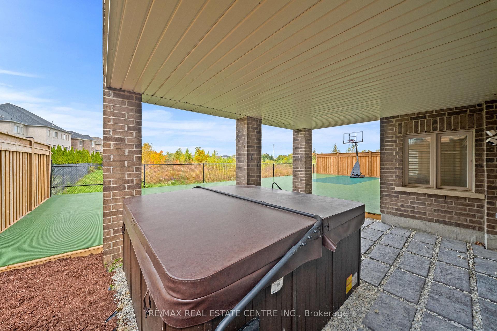 Photo 48 of 10 Rolling Green Court, Vaughan, Kleinburg — HOMEH