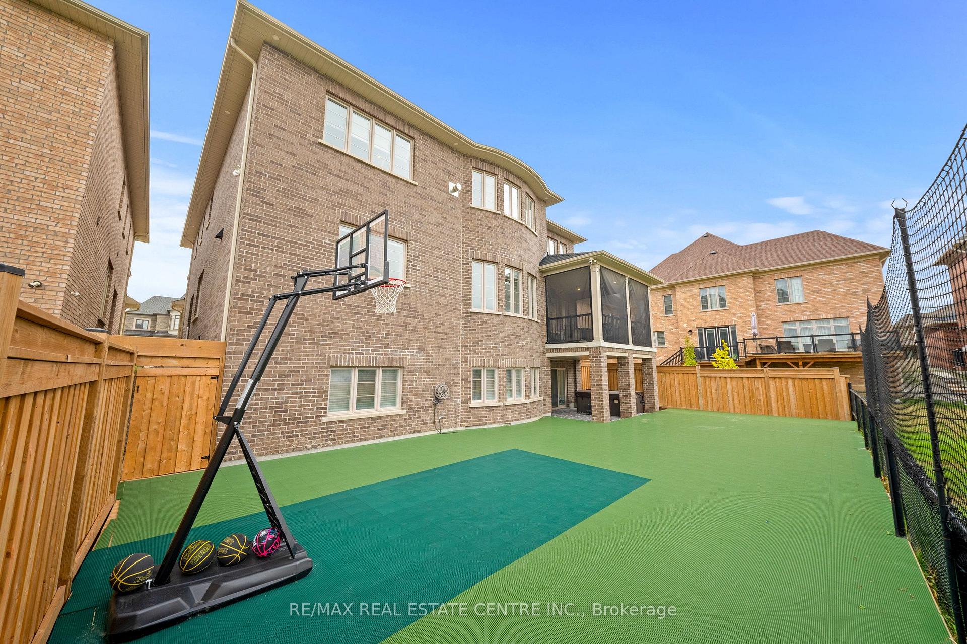 Photo 49 of 10 Rolling Green Court, Vaughan, Kleinburg — HOMEH
