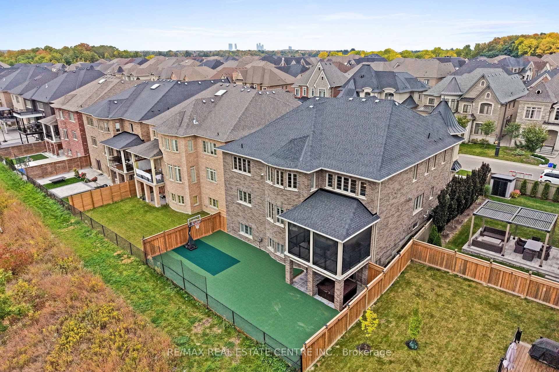 Photo 50 of 10 Rolling Green Court, Vaughan, Kleinburg — HOMEH