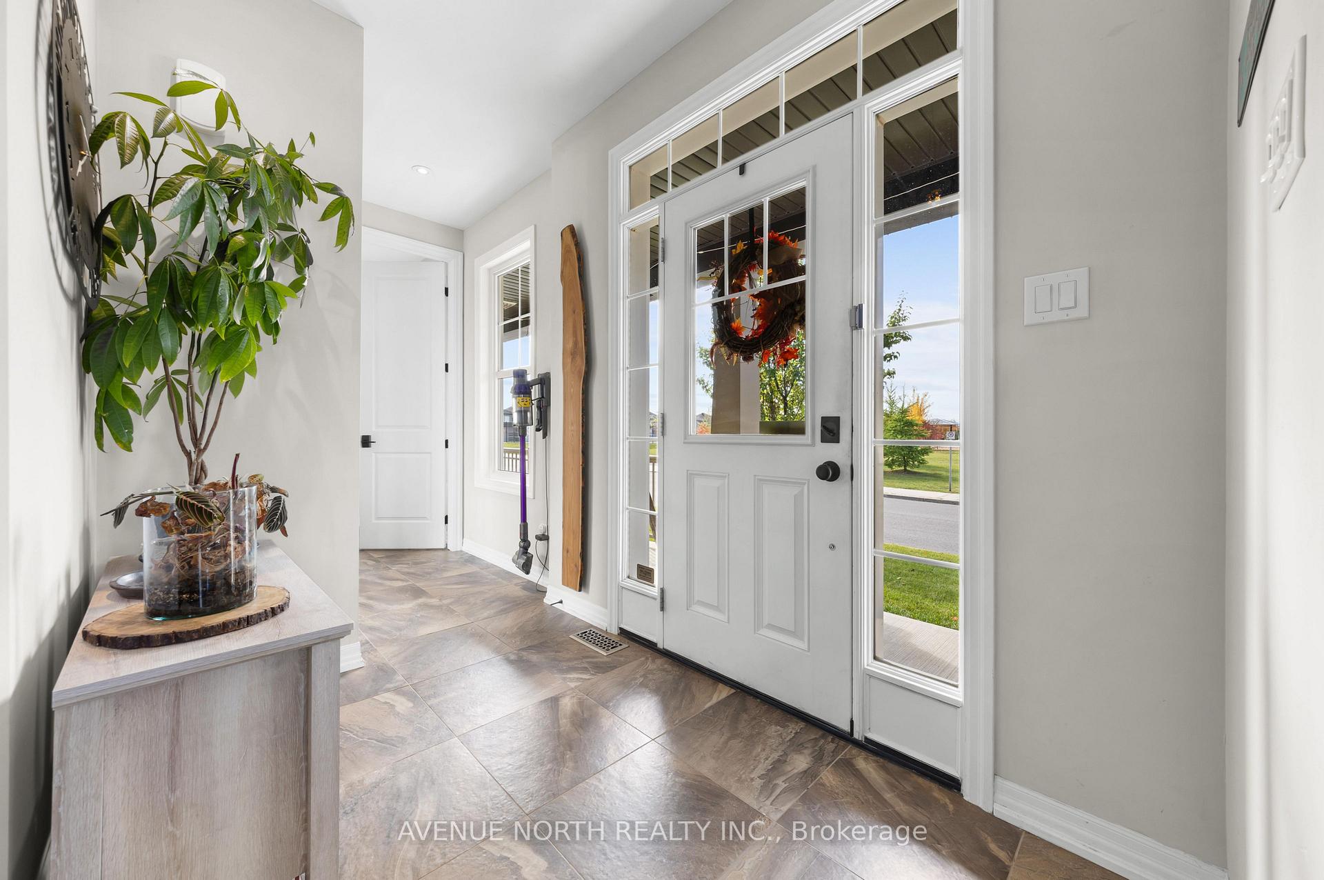 Photo 4 of 120 Mandalay Street, Ottawa, Avalon West — HOMEH