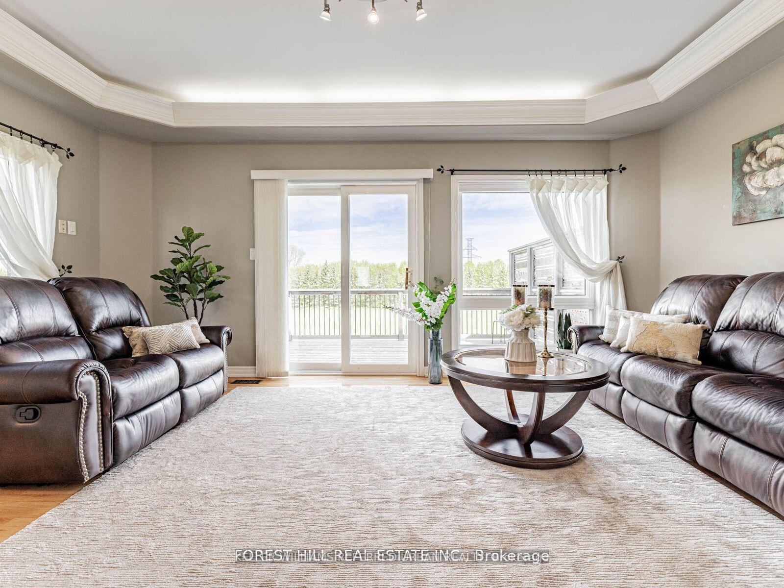 Photo 3 of 614 Mcbean Avenue N, Newmarket, Stonehaven-Wyndham — HOMEH