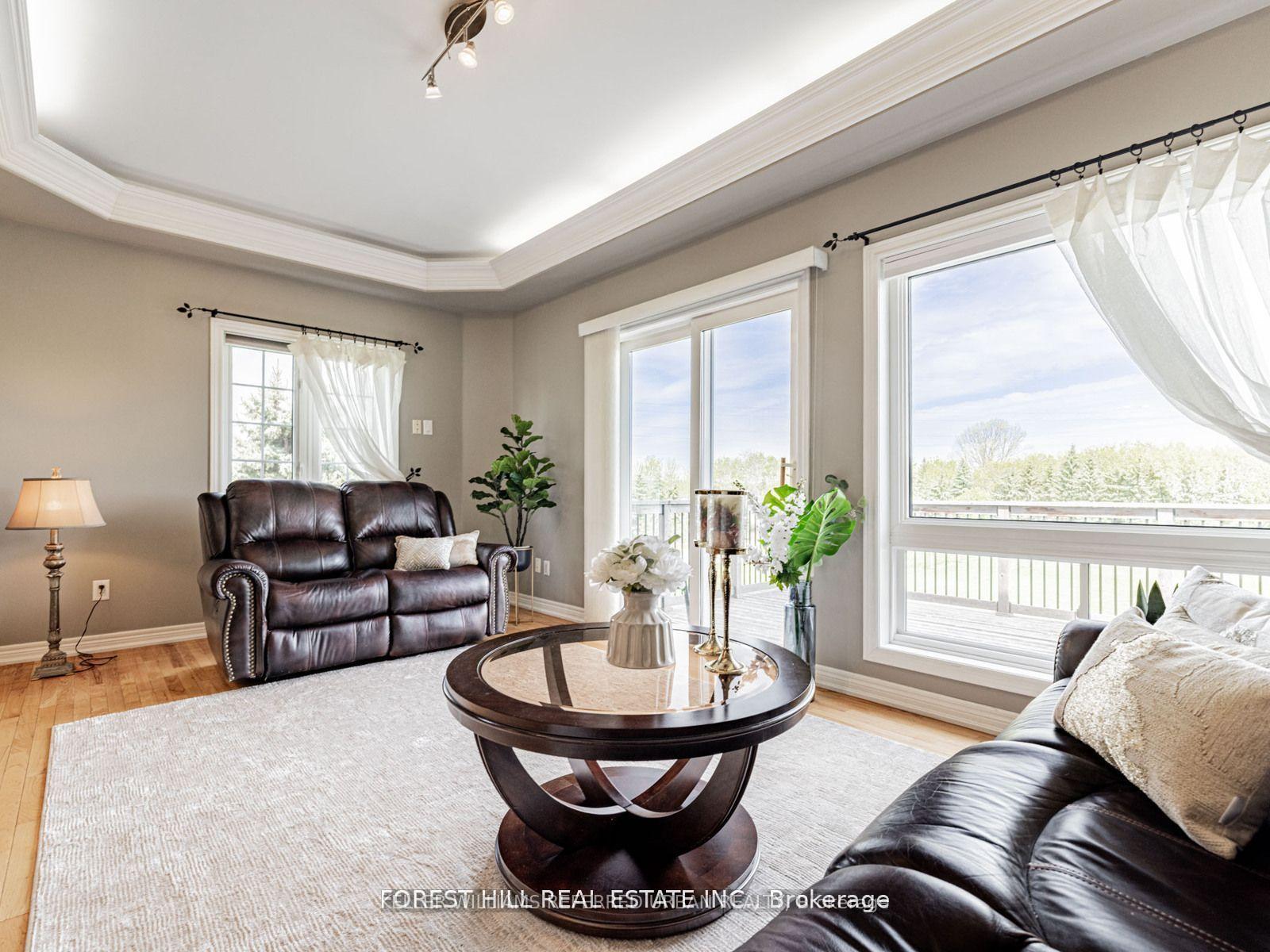Photo 5 of 614 Mcbean Avenue N, Newmarket, Stonehaven-Wyndham — HOMEH