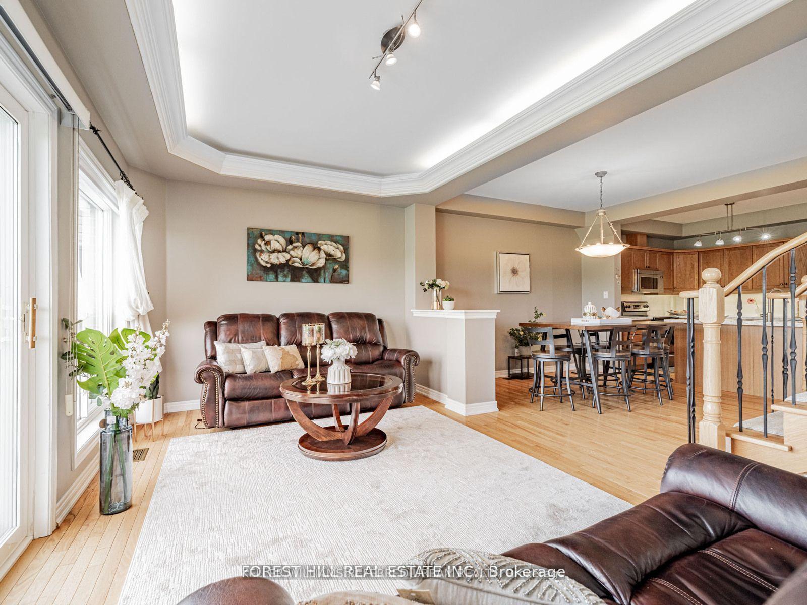 Photo 6 of 614 Mcbean Avenue N, Newmarket, Stonehaven-Wyndham — HOMEH