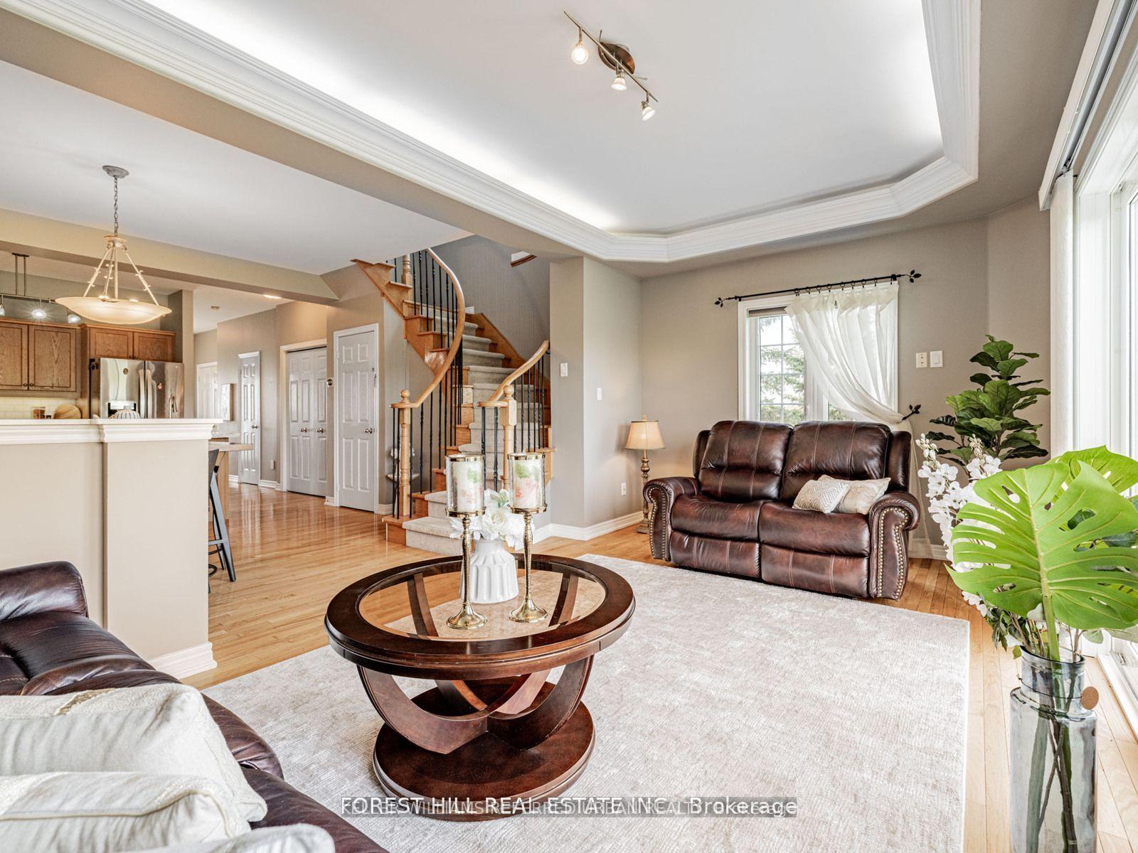Photo 7 of 614 Mcbean Avenue N, Newmarket, Stonehaven-Wyndham — HOMEH