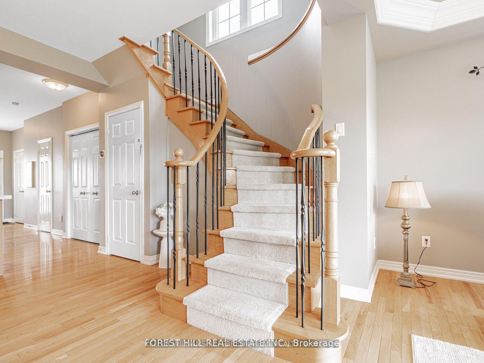 Photo 10 of 614 Mcbean Avenue N, Newmarket, Stonehaven-Wyndham — HOMEH
