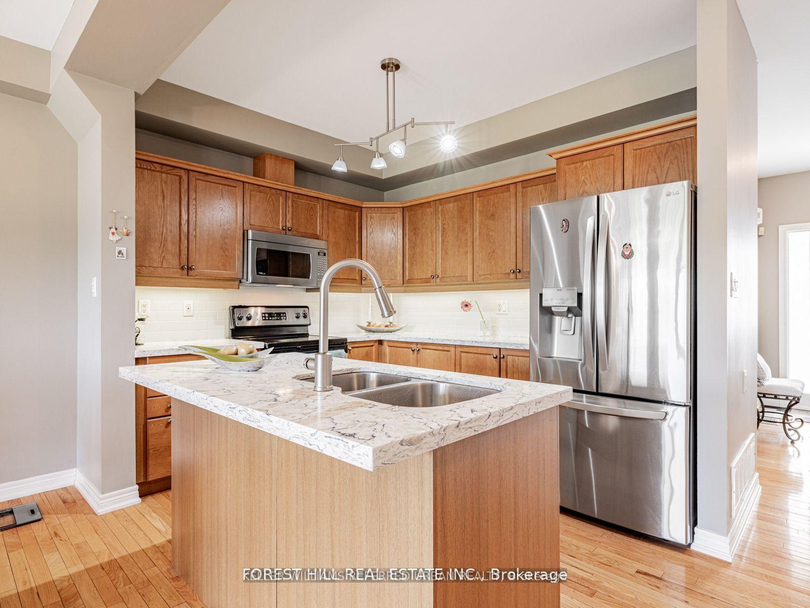 Photo 15 of 614 Mcbean Avenue N, Newmarket, Stonehaven-Wyndham — HOMEH