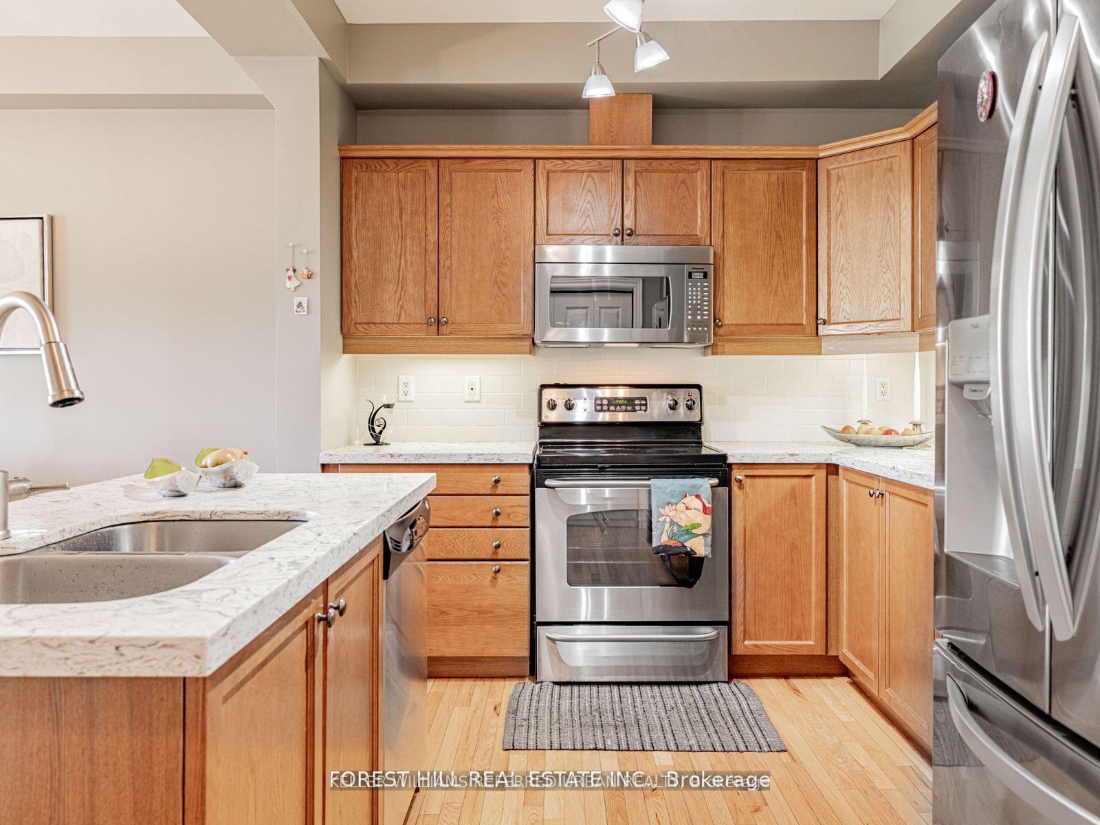 Photo 17 of 614 Mcbean Avenue N, Newmarket, Stonehaven-Wyndham — HOMEH