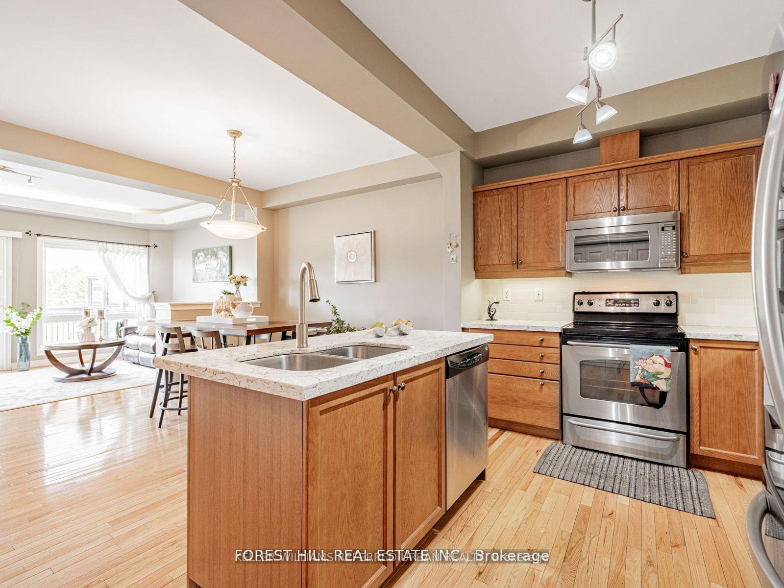 Photo 18 of 614 Mcbean Avenue N, Newmarket, Stonehaven-Wyndham — HOMEH