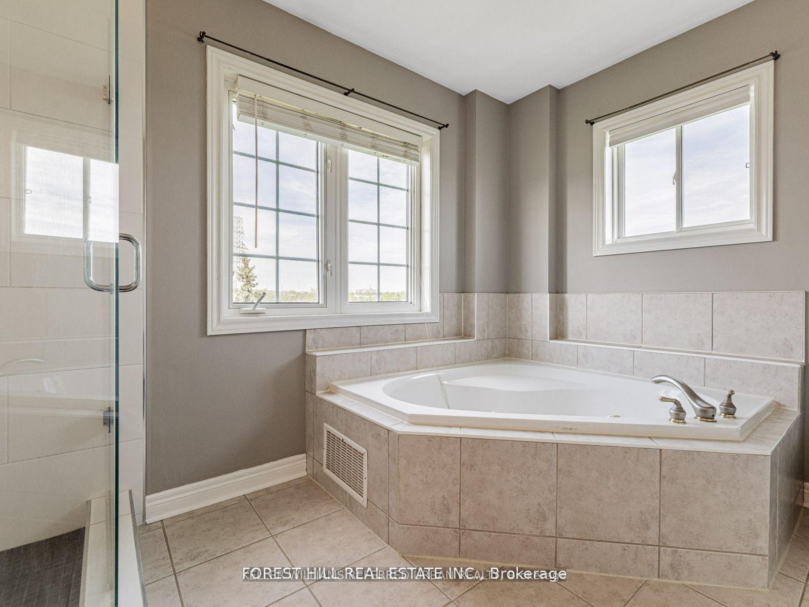 Photo 24 of 614 Mcbean Avenue N, Newmarket, Stonehaven-Wyndham — HOMEH