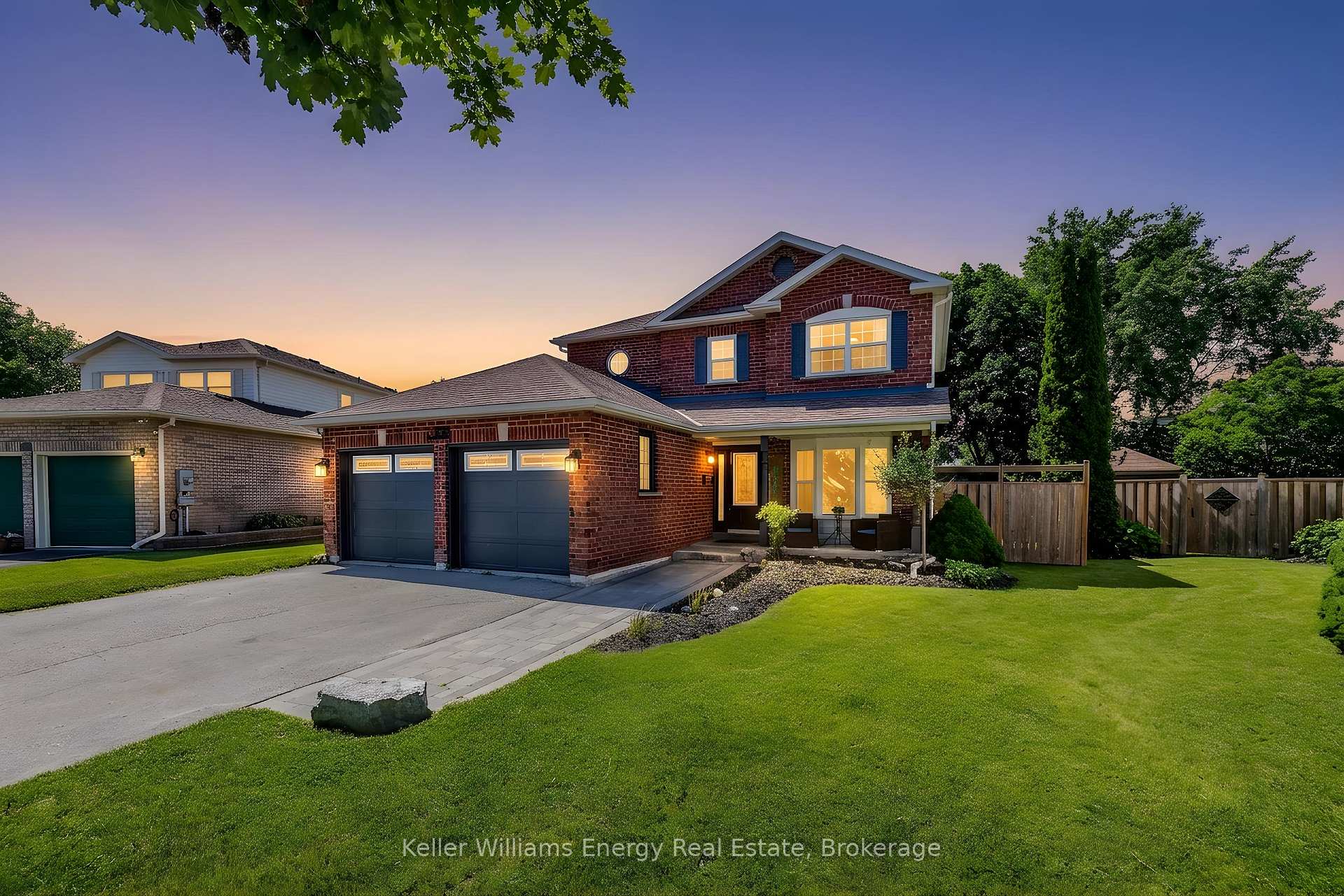Photo 3 of 329 Challenger Court, Clarington, Newcastle — HOMEH