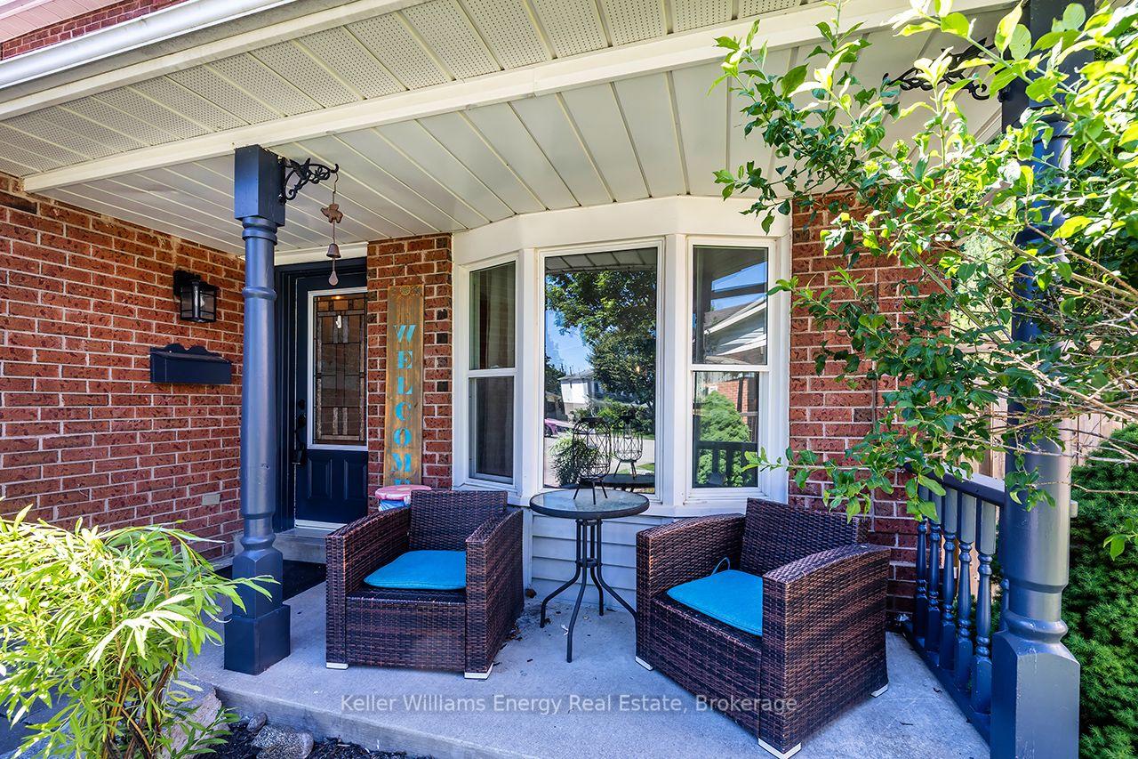 Photo 5 of 329 Challenger Court, Clarington, Newcastle — HOMEH