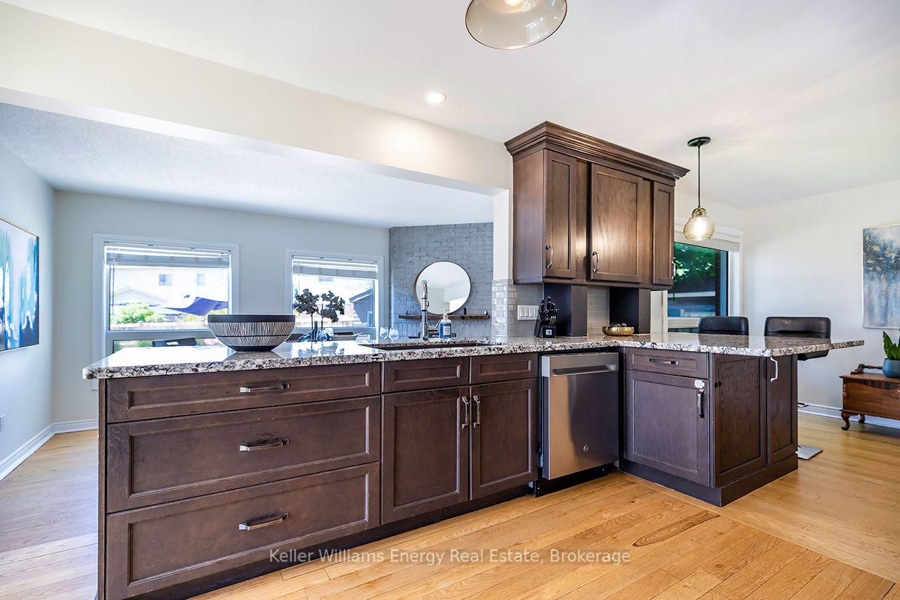 Photo 16 of 329 Challenger Court, Clarington, Newcastle — HOMEH