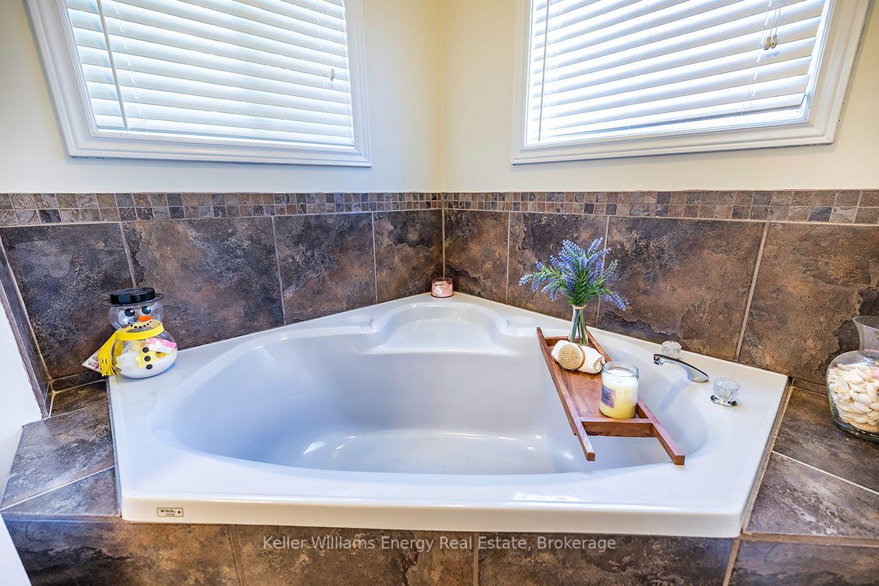 Photo 28 of 329 Challenger Court, Clarington, Newcastle — HOMEH