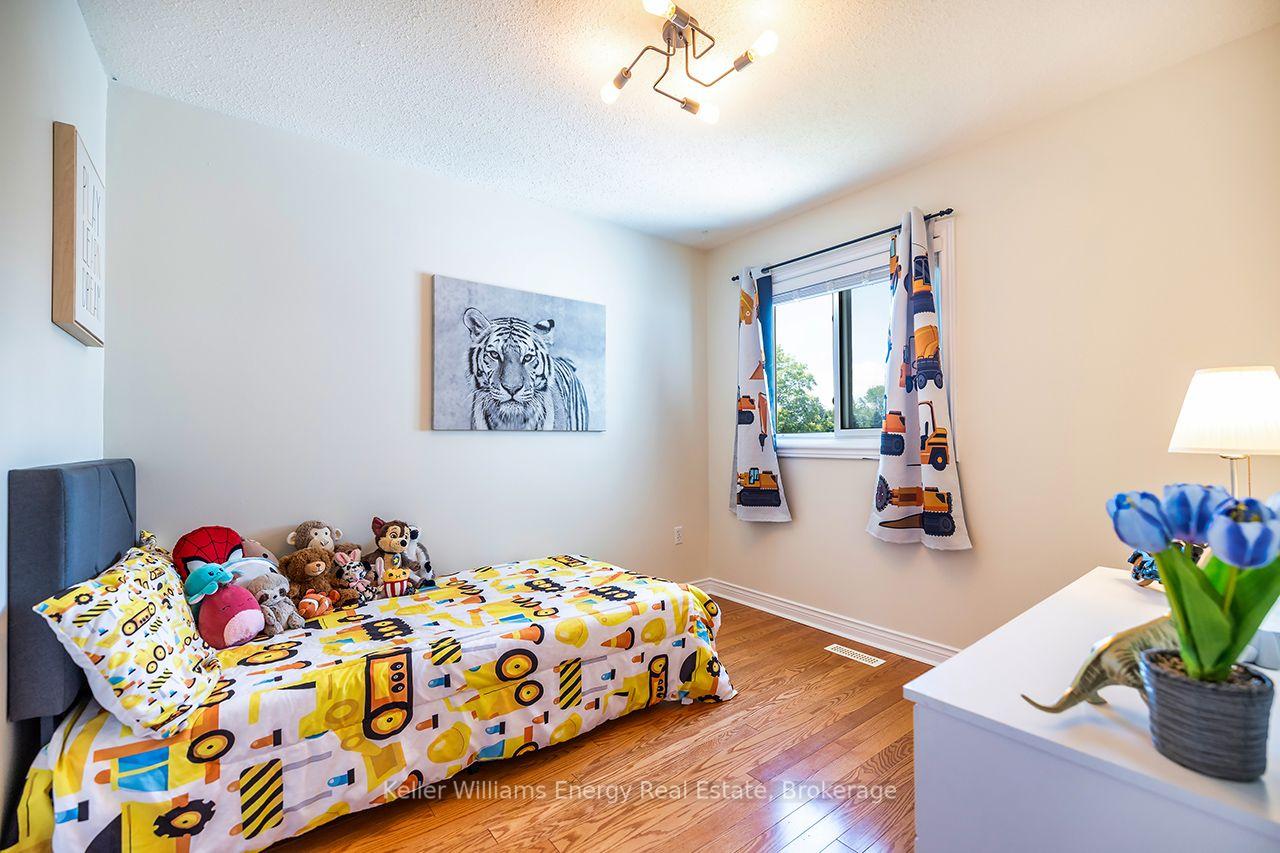 Photo 29 of 329 Challenger Court, Clarington, Newcastle — HOMEH