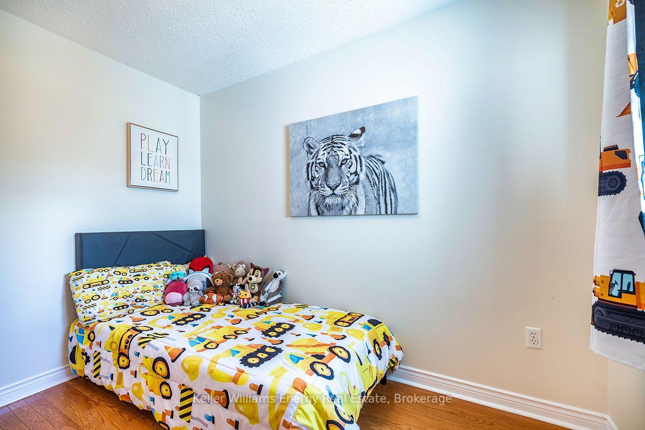 Photo 30 of 329 Challenger Court, Clarington, Newcastle — HOMEH