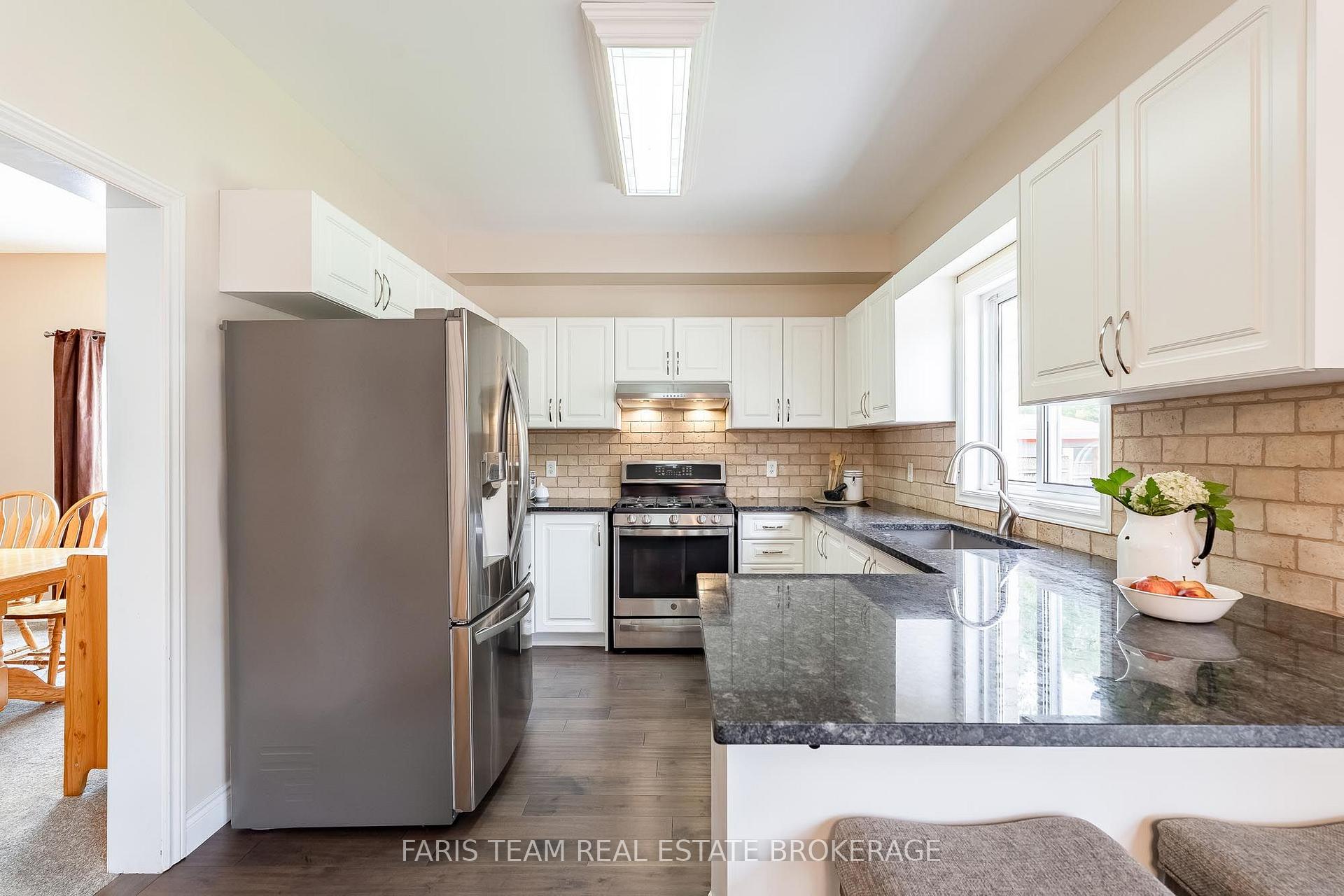Photo 6 of 114 Ruffet Drive, Barrie, Edgehill Drive — HOMEH