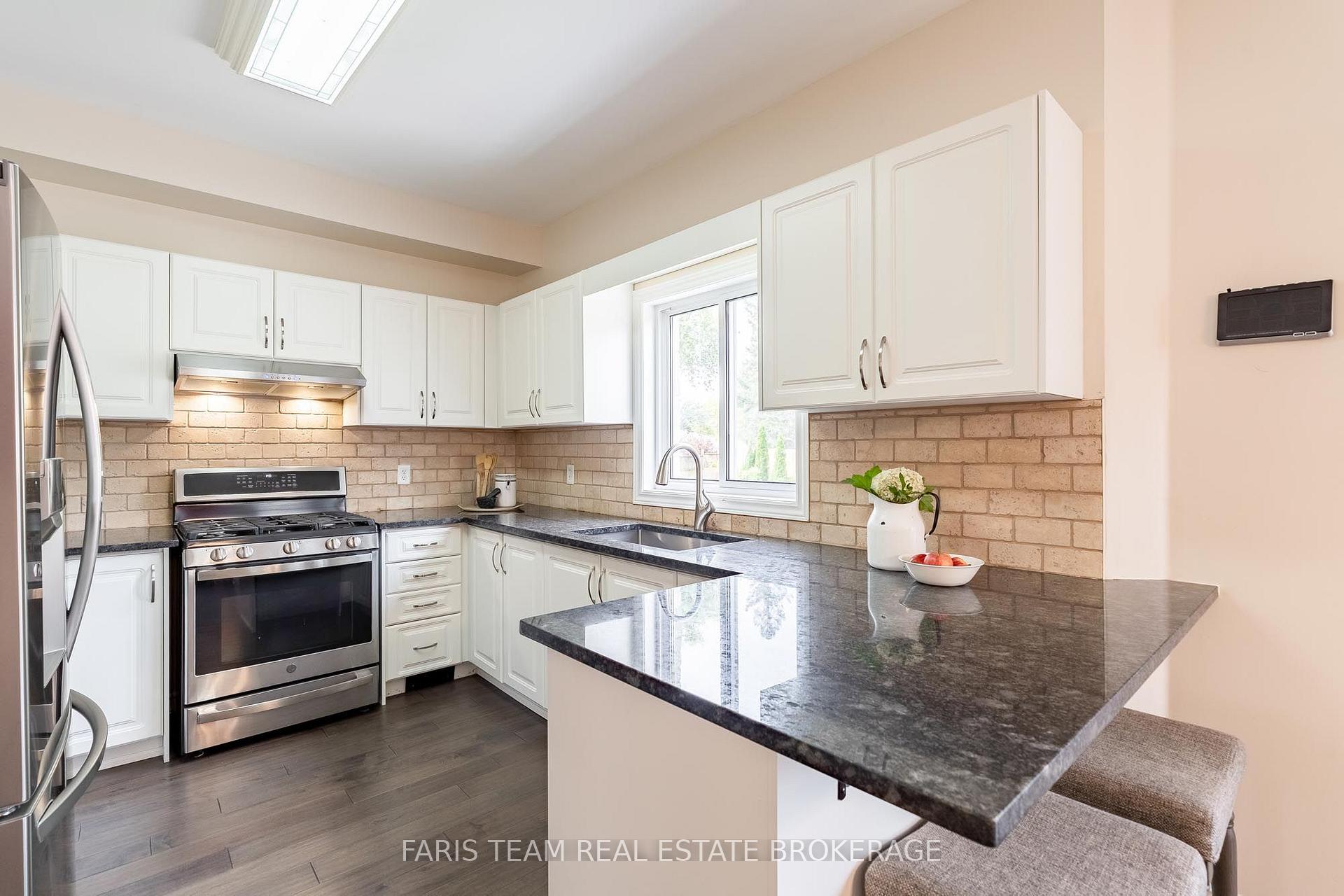 Photo 7 of 114 Ruffet Drive, Barrie, Edgehill Drive — HOMEH